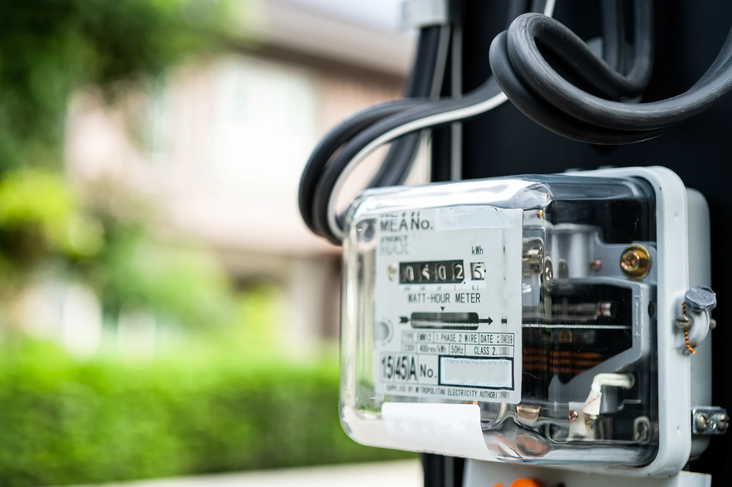 Enhance Energy Efficiency with DeLab Power Meters & Regulators